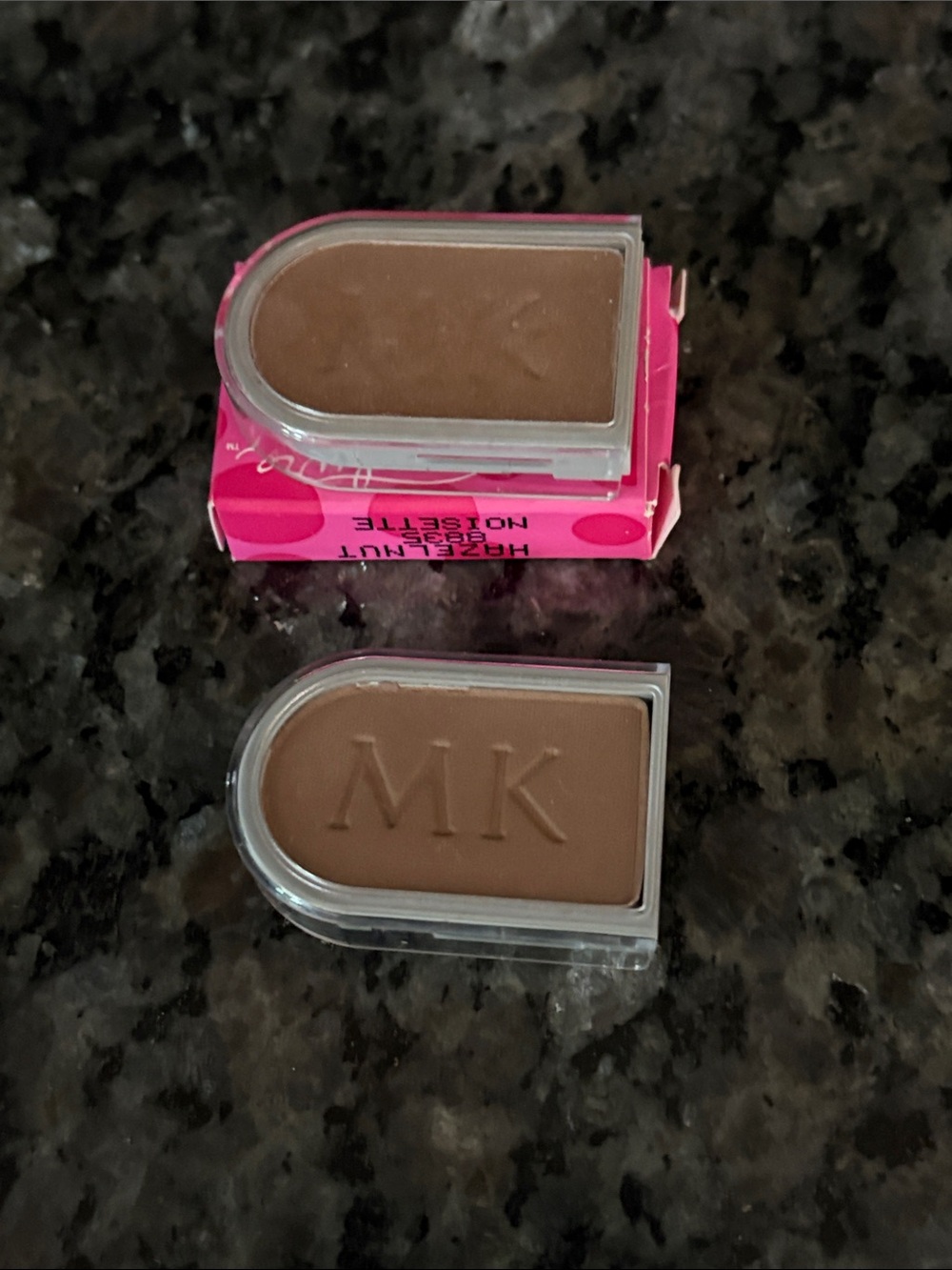 Mary Kay Signature Eye Color- Hazelnut 
New